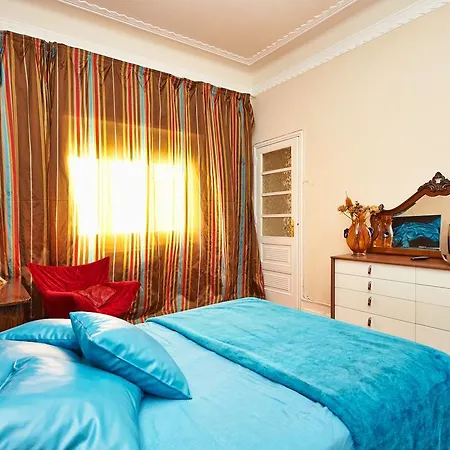 Turquoise House Apartment