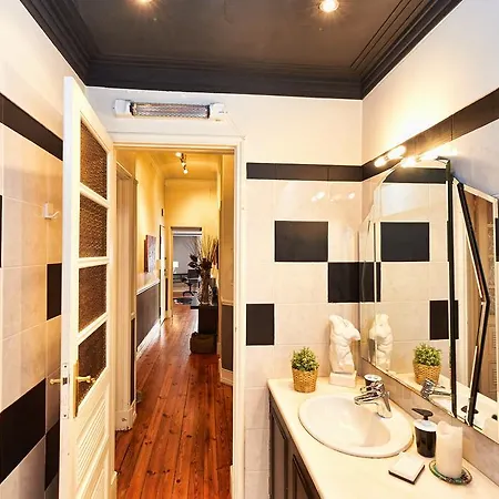 Turquoise House Apartment
