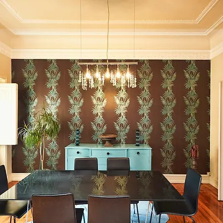 Turquoise House Apartment